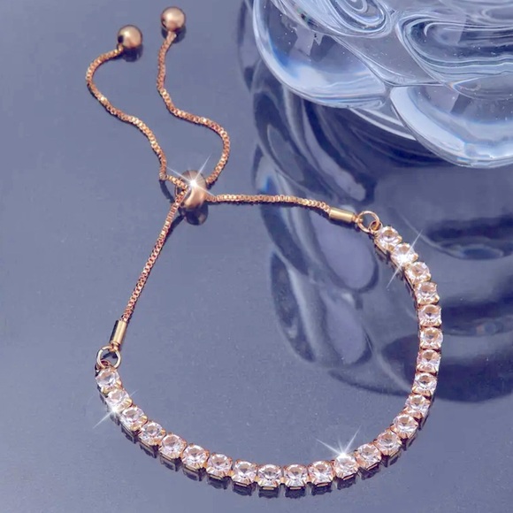 🍀Elegant luxuria cz adjustable bracelet gold tone - Picture 1 of 5